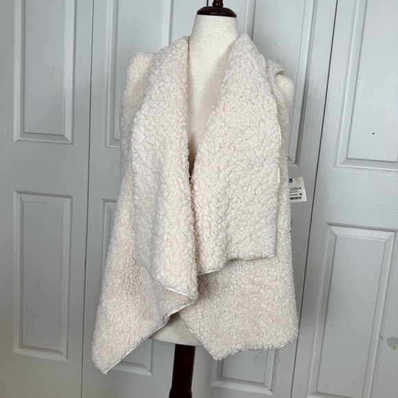 Arizona Jean Company Jackets & Blazers - Arizona Jean Company Cream Vest